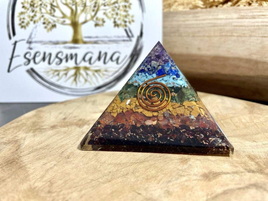 pyramide 7 chakras orgonite