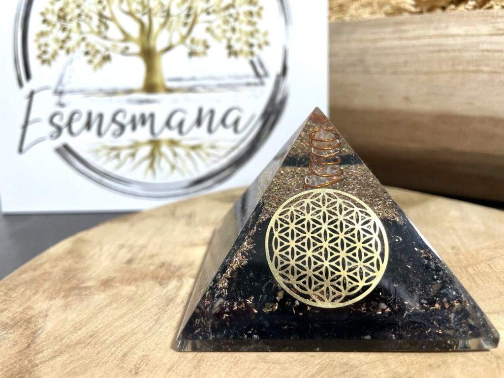 pyramide fleur de vie orgonite tourmaline