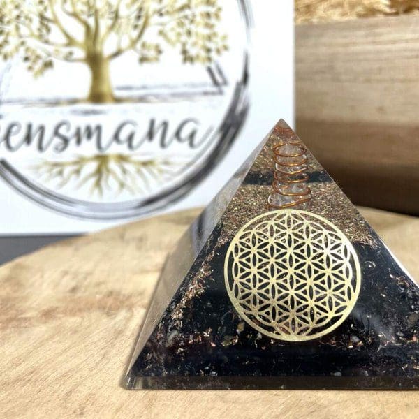 pyramide fleur de vie orgonite tourmaline