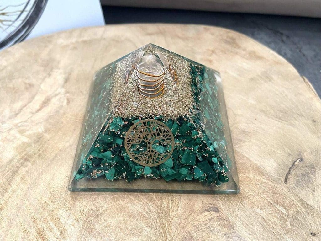 pyramide orgonite malachite