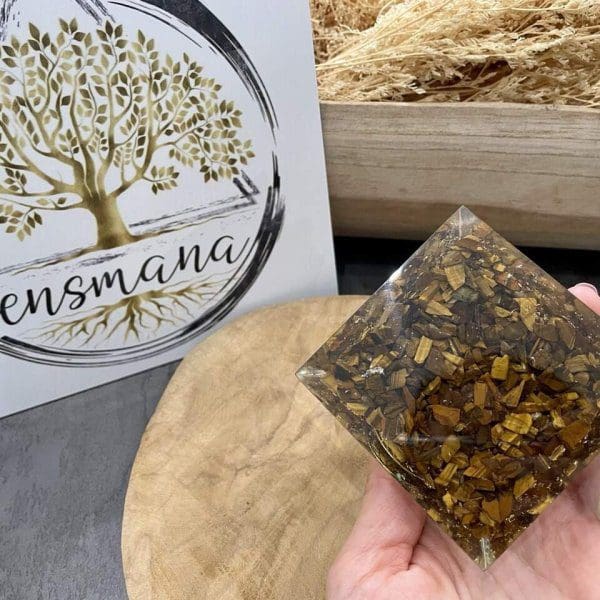 pyramide orgonite fleur de vie oeil tigre