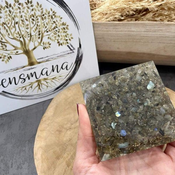 pyramide labradorite orgonite