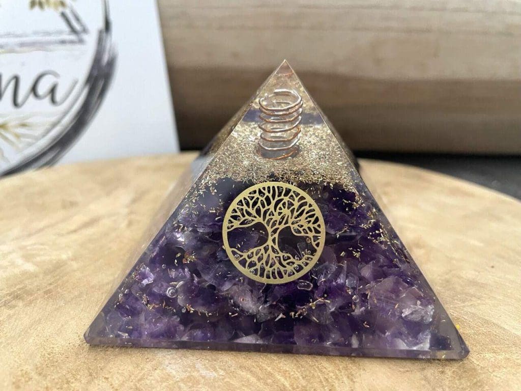 orgonite pyramide amethyste arbre de vie