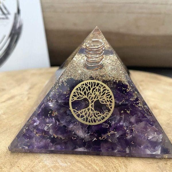 orgonite pyramide amethyste arbre de vie