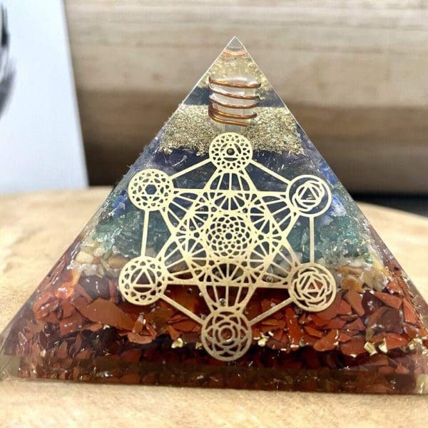 pyramide orgonite chakras metatron