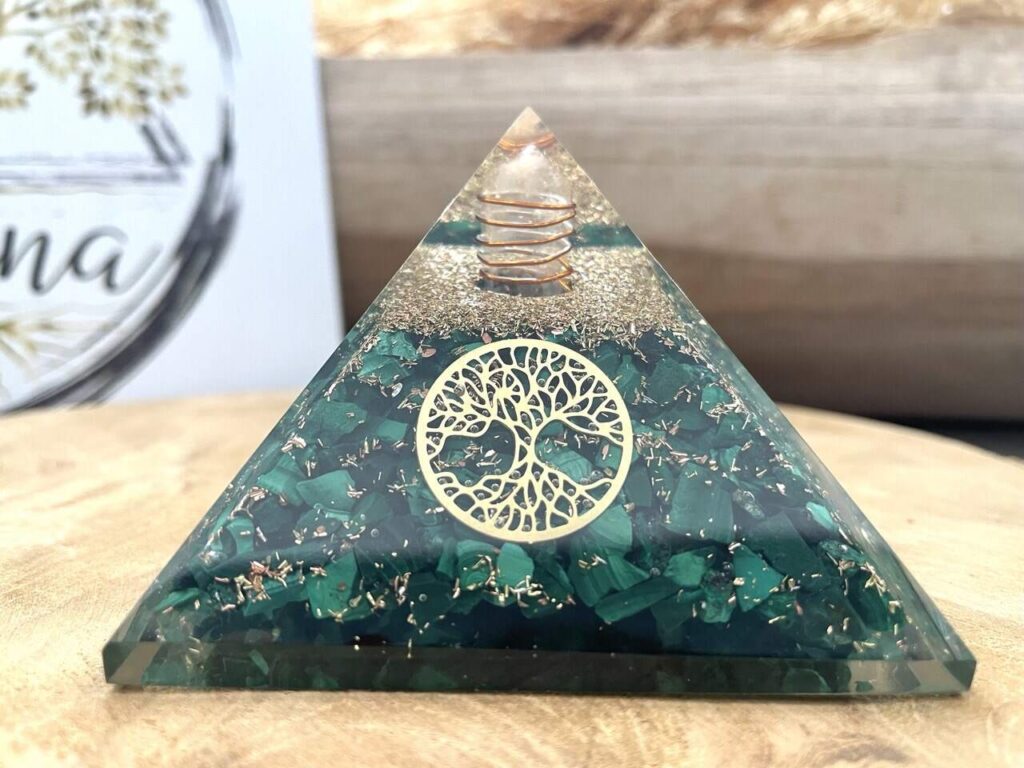 pyramide orgonite verte malachite