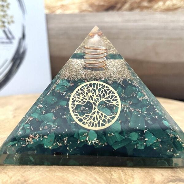 pyramide orgonite verte malachite