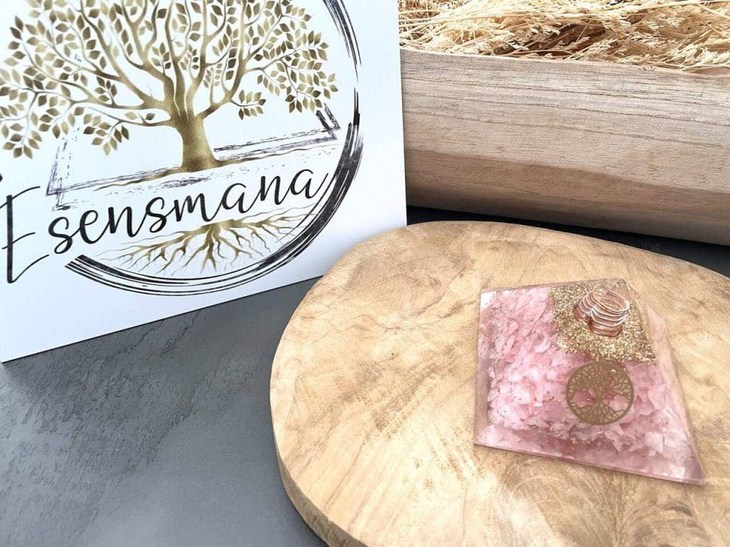 pyramide arbre de vie quartz rose