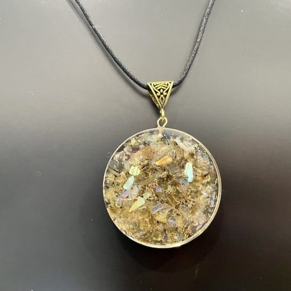 collier amulette fleur de vie labradorite