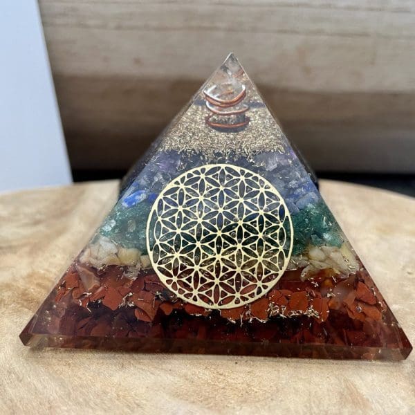 pyramide 7 chakras orgonite fleur de vie