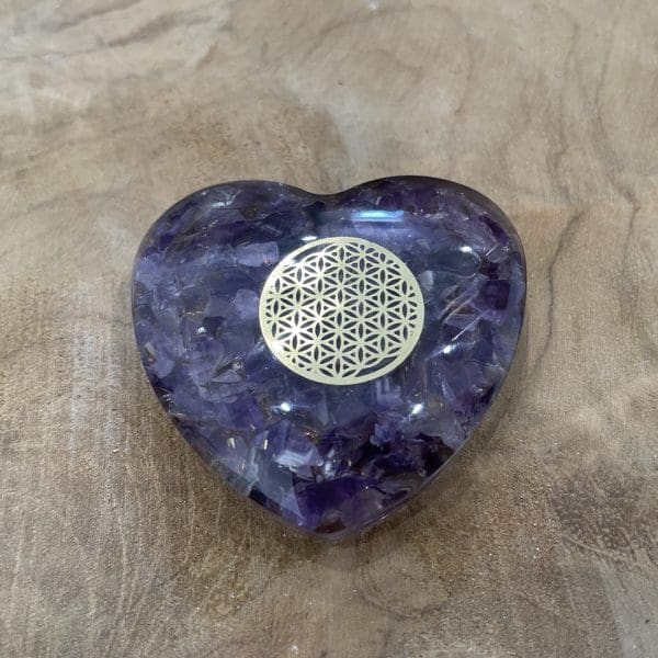 orgonite coeur amethyste fleur de vie