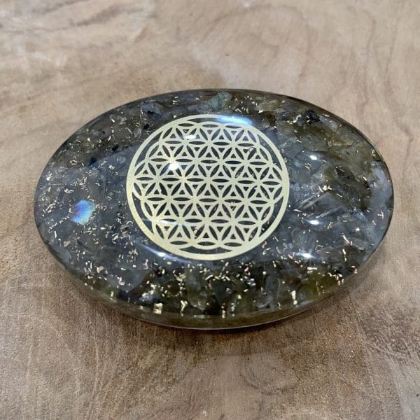 orgone de poche fleur de vie labradorite