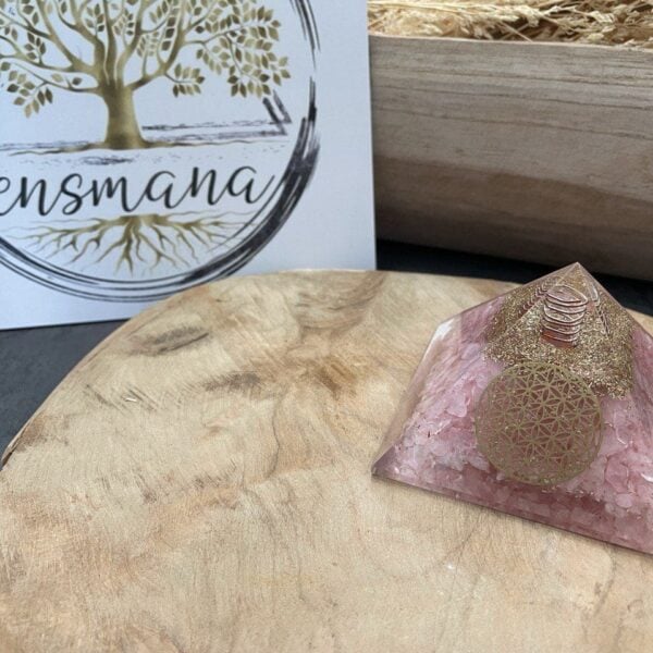 pyramide orgonite quartz rose fleur de vie