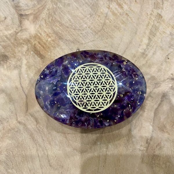 galet énergétique amethyste fleur de vie