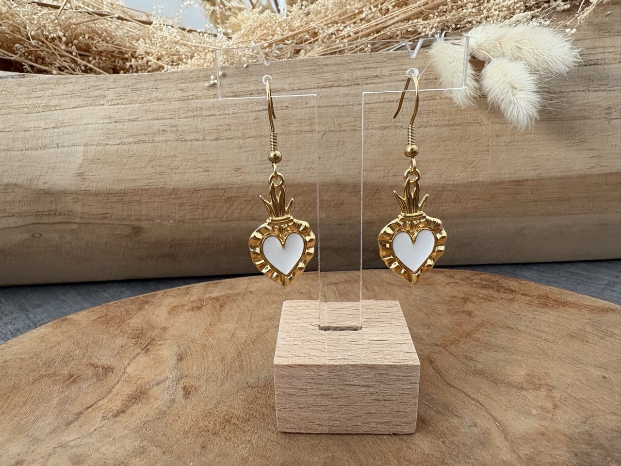 IMAGE 2026-03-01 20:16:43 Boucles d’oreilles Ex-voto « pureté-divine», coeur blanc, doré à l'or fin – Image 1