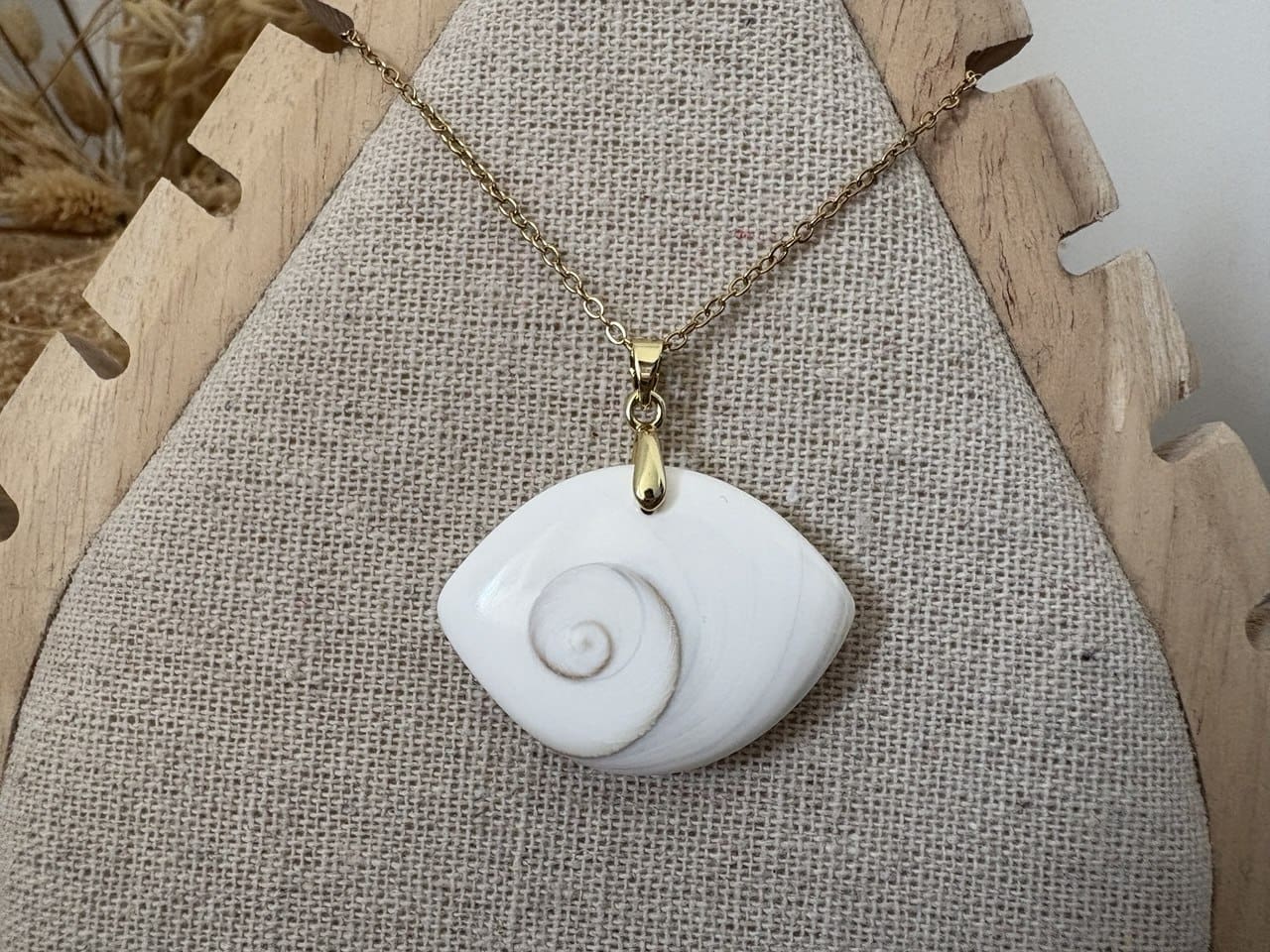 IMAGE 2026-04-21 07:09:50 Collier pendentif porte-bonheur Oeil de Sainte Lucie, forme oeil, chaine acier inoxydable doré – Image 1