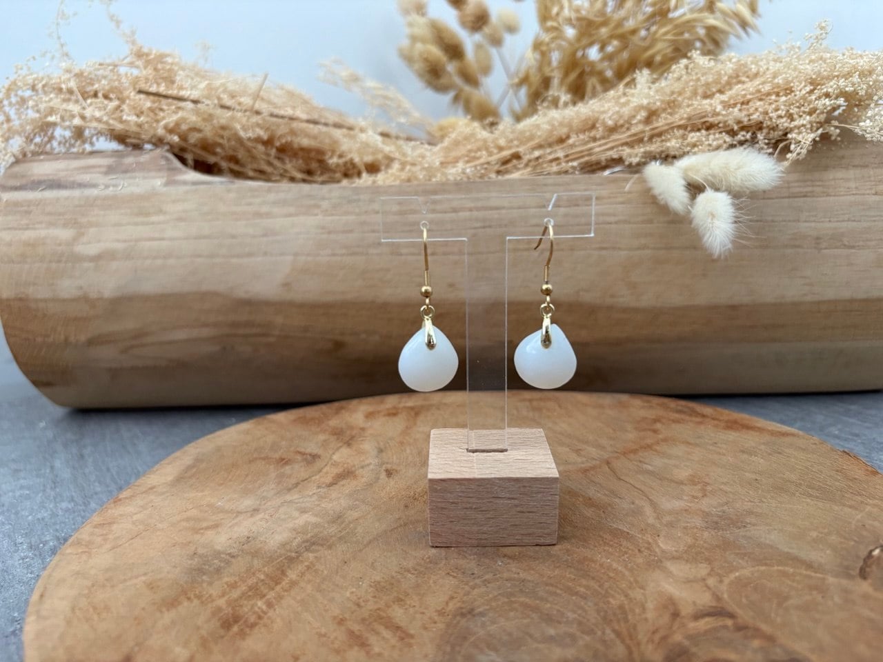 IMAGE 2026-07-09 14:36:42 Boucles d'oreilles Agate blanche goutte, accroche acier inoxydable doré – Image 1